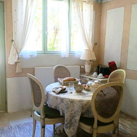 A L'Ombre Du Tilleul Lägenhet Giverny Exteriör bild