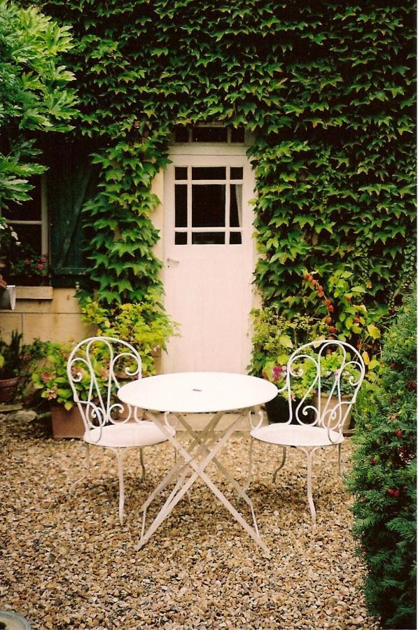 A L'Ombre Du Tilleul Lägenhet Giverny Exteriör bild